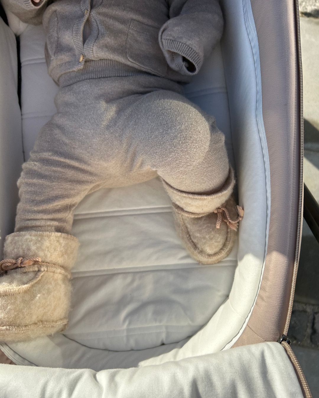 Babytøfler – Beige (3–6 måneder)