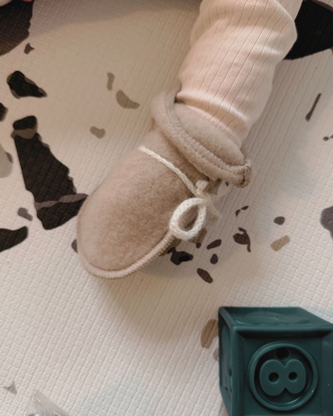 Babyvotter i ull – Beige (0-3 måneder)