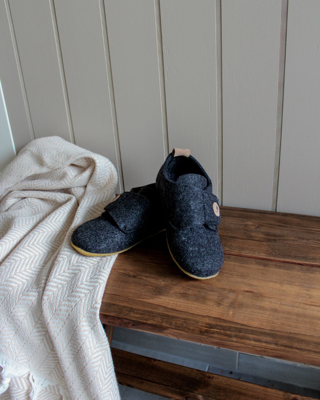 Hjemmesko uldfilt - Børn (Mørkegrå) - The Cozy Sheep